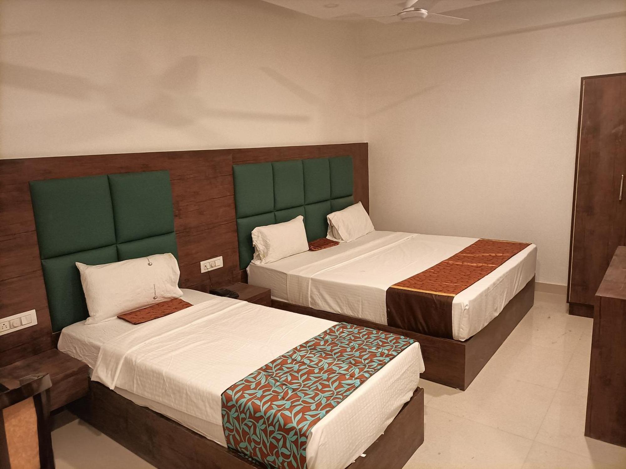Vista Premium Tark A Family Near Igi Airport Delhi